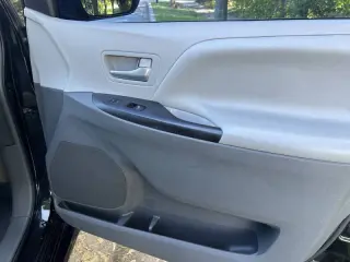 2018 Toyota Sienna LE Mobility 7-Passenger