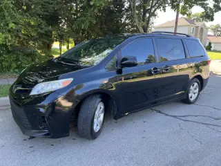 2018 Toyota Sienna LE Mobility 7-Passenger