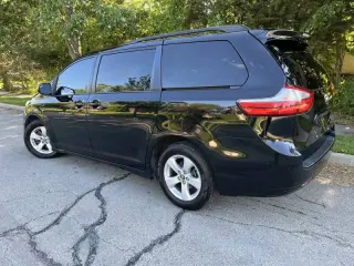 2018 Toyota Sienna LE Mobility 7-Passenger