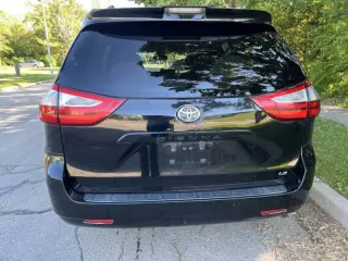 2018 Toyota Sienna LE Mobility 7-Passenger