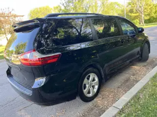 2018 Toyota Sienna LE Mobility 7-Passenger
