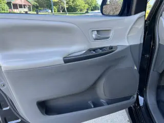 2018 Toyota Sienna LE Mobility 7-Passenger