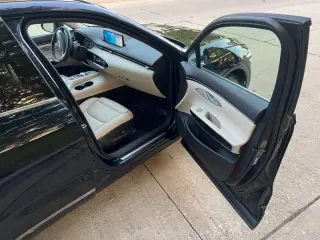 2023 Genesis GV70 2.5T Standard