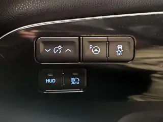Toyota Prius 2020 AWD XLE AWD-e 4dr Hatchback