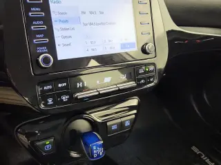 Toyota Prius 2020 AWD XLE AWD-e 4dr Hatchback