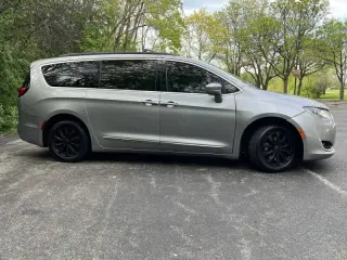 2017 Chrysler Pacifica Touring Plus