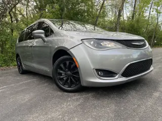 2017 Chrysler Pacifica Touring Plus