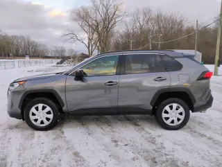 2020 Toyota RAV4 LE