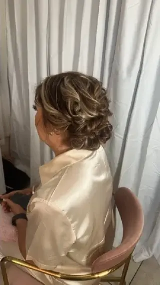 MAQUILLAJE PRO & PEINADO