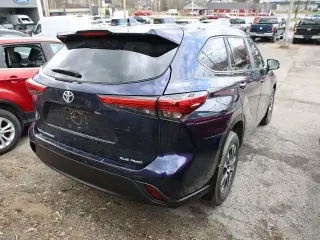 Toyota Highlander 2023 AWD LE 4dr SUV