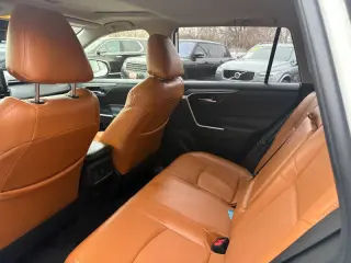 2019 Toyota RAV4 Hybrid XLE