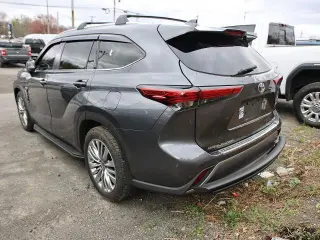 Toyota Highlander 2023 AWD LE 4dr SUV