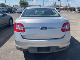 2010 Ford Taurus SE
