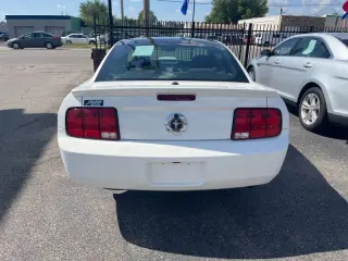 2009 Ford Mustang V6 Deluxe