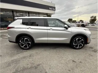 Mitsubishi Outlander 2024 SE 4dr SUV