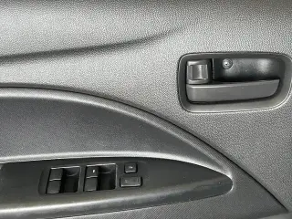 Mitsubishi Mirage G4 2017 ES 4dr Sedan 5M