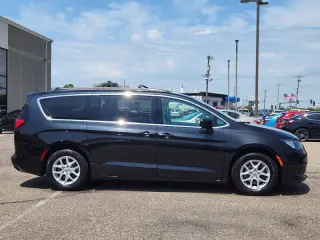 2020 Chrysler Voyager LXi