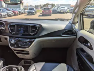 2020 Chrysler Voyager LXi