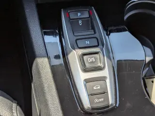 2021 Honda Pilot Touring w/Rear Captain's Chairs