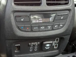 2021 Honda Pilot Touring w/Rear Captain's Chairs
