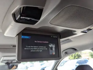 2021 Honda Pilot Touring w/Rear Captain's Chairs
