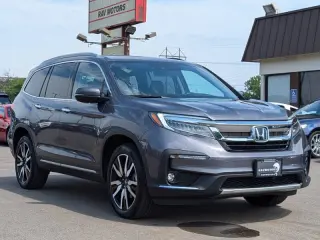 2021 Honda Pilot Touring w/Rear Captain's Chairs