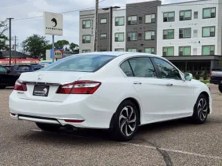 2017 Honda Accord EX-L w/Navi w/Honda Sensing