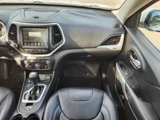 2017 Jeep Cherokee Overland