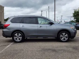 2020 Nissan Pathfinder SL