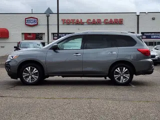 2020 Nissan Pathfinder SL