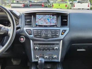 2018 Nissan Pathfinder SL