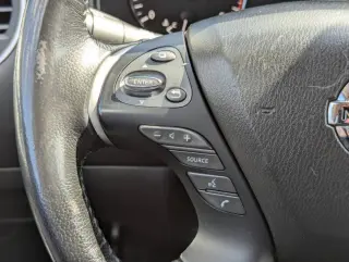 2018 Nissan Pathfinder SV