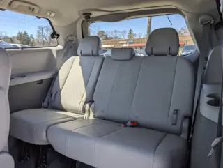 2017 Toyota Sienna XLE 7-Passenger Auto Access Seat