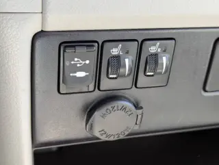 2017 Toyota Sienna XLE 7-Passenger Auto Access Seat