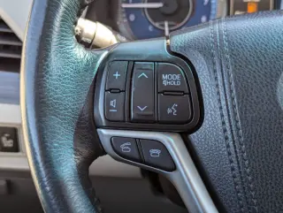 2017 Toyota Sienna XLE 7-Passenger Auto Access Seat