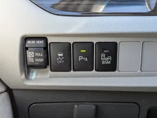 2017 Toyota Sienna XLE 7-Passenger Auto Access Seat