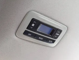 2017 Toyota Sienna XLE 7-Passenger Auto Access Seat