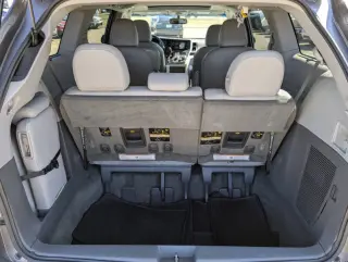 2017 Toyota Sienna XLE 7-Passenger Auto Access Seat