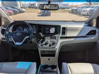 2017 Toyota Sienna XLE 7-Passenger Auto Access Seat