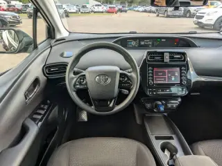 2021 Toyota Prius LE