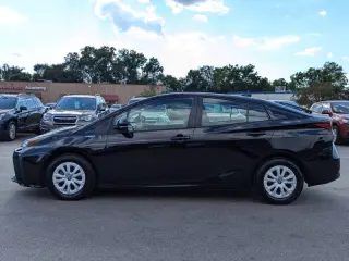 2021 Toyota Prius LE