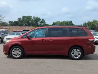 2012 Toyota Sienna XLE 7-Passenger Auto Access Seat