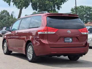 2012 Toyota Sienna XLE 7-Passenger Auto Access Seat