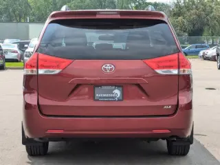 2012 Toyota Sienna XLE 7-Passenger Auto Access Seat