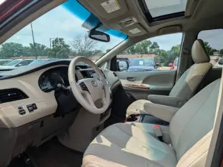 2012 Toyota Sienna XLE 7-Passenger Auto Access Seat