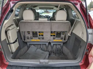 2012 Toyota Sienna XLE 7-Passenger Auto Access Seat