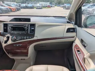 2012 Toyota Sienna XLE 7-Passenger Auto Access Seat