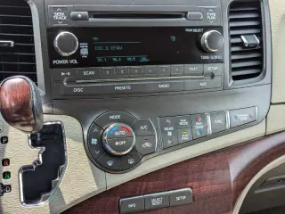 2012 Toyota Sienna XLE 7-Passenger Auto Access Seat