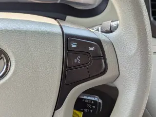2012 Toyota Sienna XLE 7-Passenger Auto Access Seat