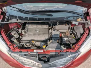 2012 Toyota Sienna XLE 7-Passenger Auto Access Seat